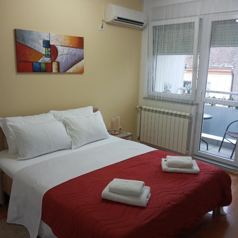 Angellina Apartmani Sremska Mitrovica Exterior photo