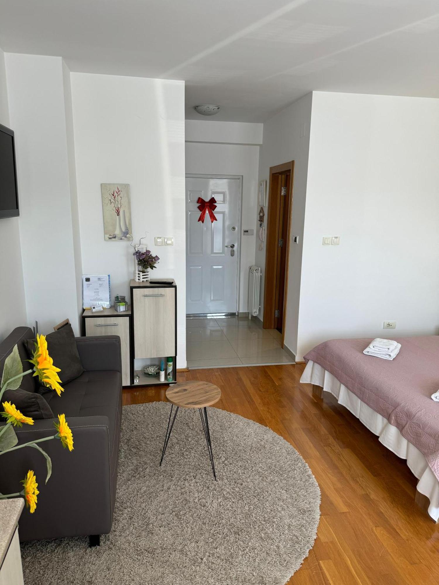 Angellina Apartmani Sremska Mitrovica Exterior photo