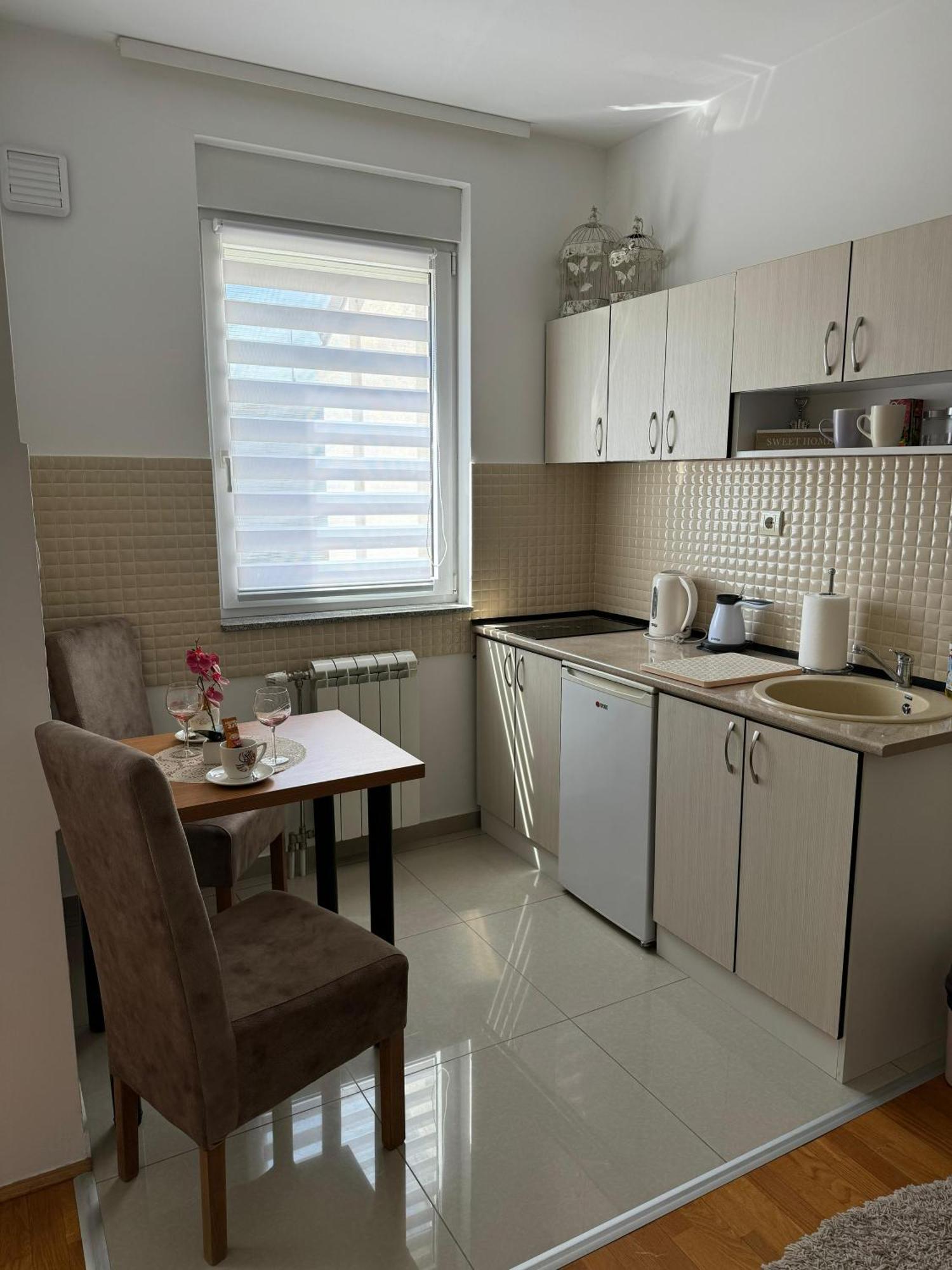 Angellina Apartmani Sremska Mitrovica Exterior photo
